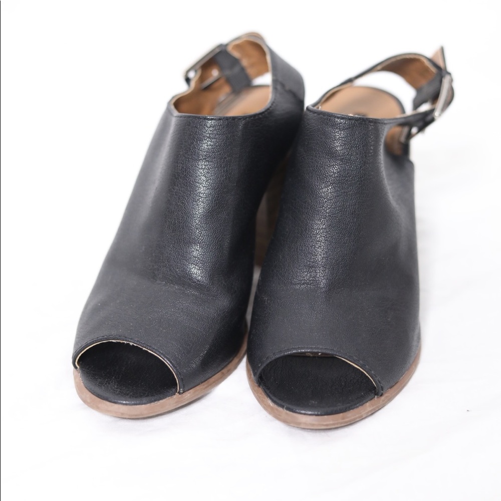 ‼️LAST CHANCE‼️ Forever 21 Peep-toe Chunky Heel Booties